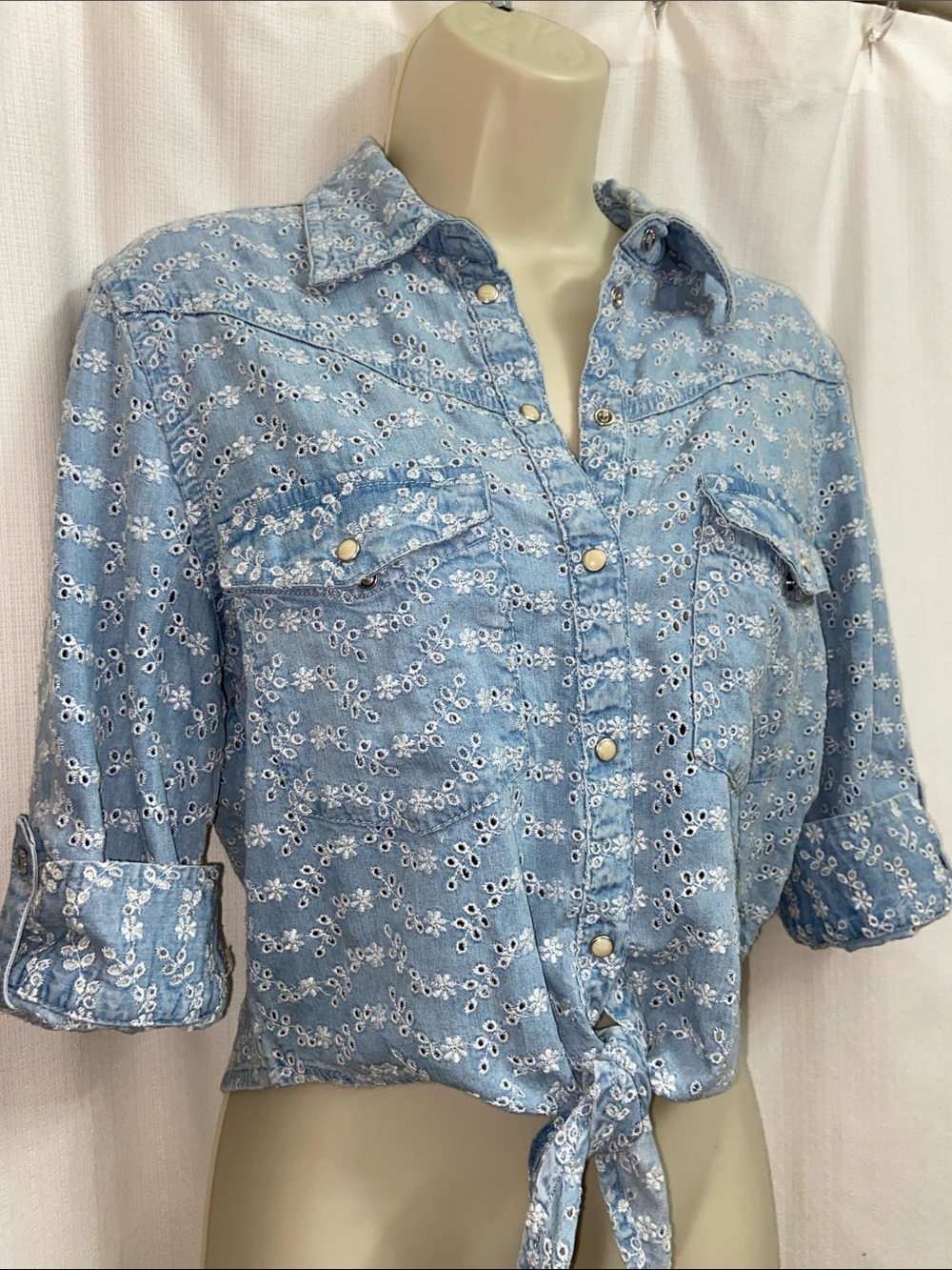 Guess Floral Eyelet Lace Tie-Front Pearl Snap Western Shirt Light Blue Denim